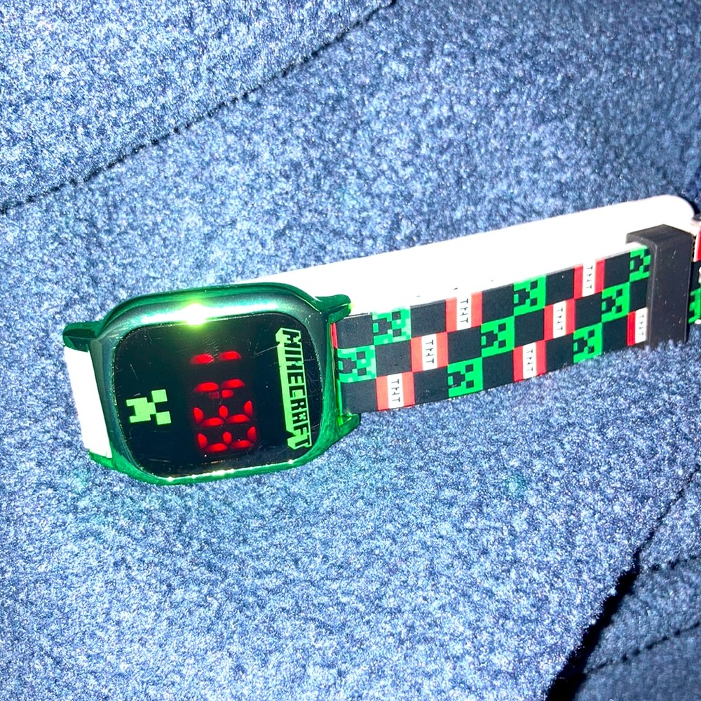 Never worn! Hate ungrateful children